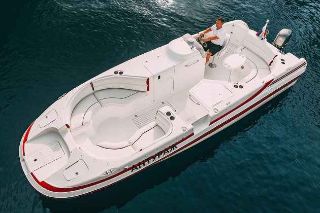 Фото - экскурсия: VIP-прогулка на катере по лучшим видам Петербурга