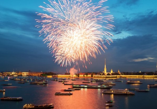 День города! Праздничная музыкальная прогулка по Неве