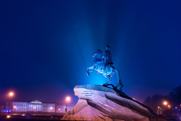 Фото экскурсии - Ночная экскурсия по Петербургу на автобусе и теплоходе с видом на огни города и Неву - 6