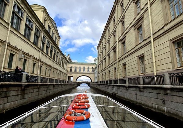 "Северная Венеция": прогулка по рекам и каналам Санкт-Петербурга - фото 1