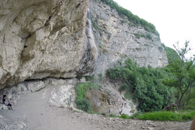 К водопаду Афурджа и горе Бешбармаг-1