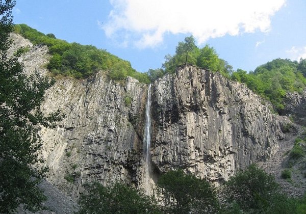 К водопаду Афурджа и горе Бешбармаг