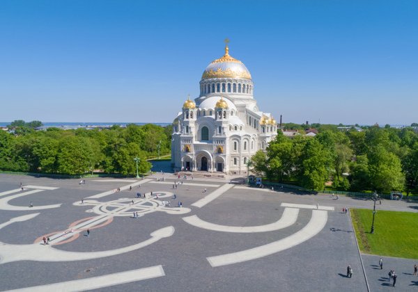 Экскурсия в Кронштадт и Петергоф на автомобиле с профессиональным краеведом