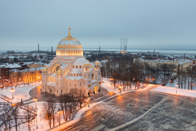 Экскурсия в Кронштадт и Петергоф на автомобиле с профессиональным краеведом