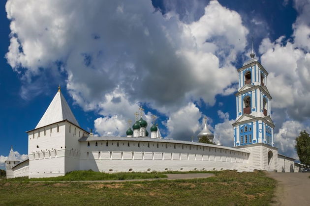 Два монастыря и святой источник города Залесья-1