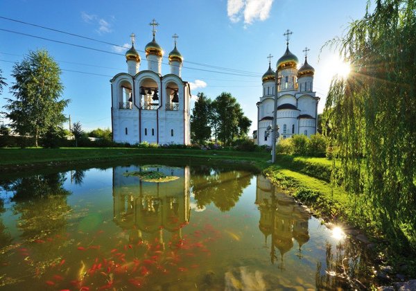 Два монастыря и святой источник города Залесья
