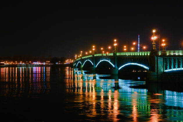 Прогулка на небольшом катере с капитаном во время разведения мостов-3