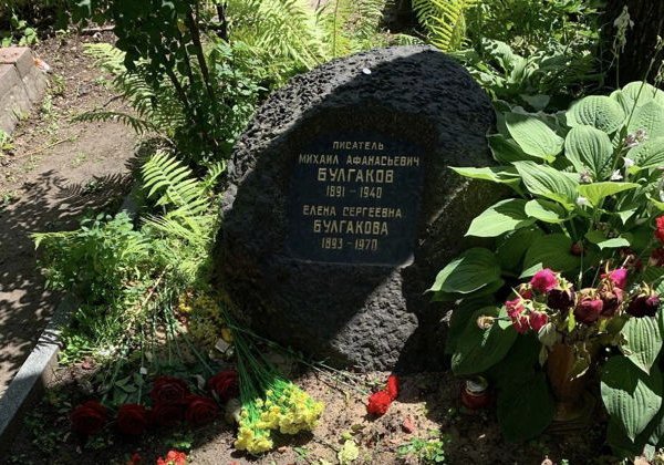 Новодевичье кладбище: и жизнь, и слезы, и любовь - фото 1