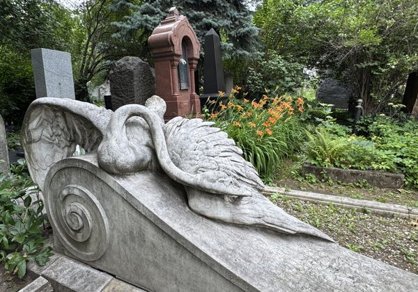Новодевичье кладбище: и жизнь, и слезы, и любовь - фото 2