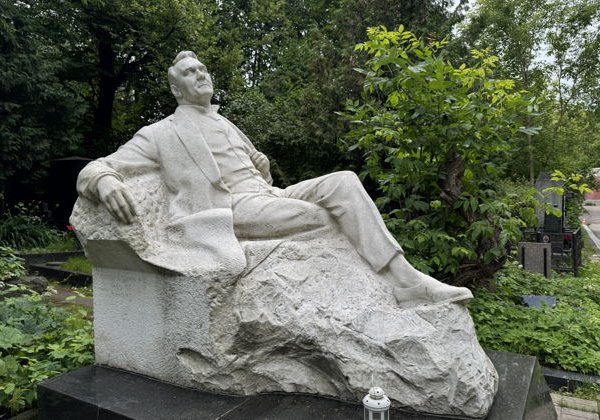 Новодевичье кладбище: и жизнь, и слезы, и любовь - фото 3