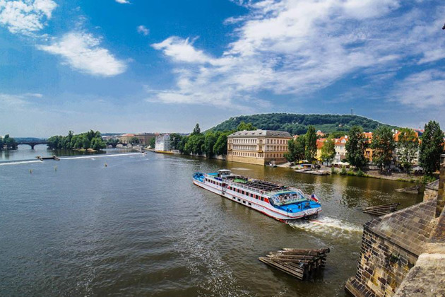 Часовой панорамный круиз по Влтаве