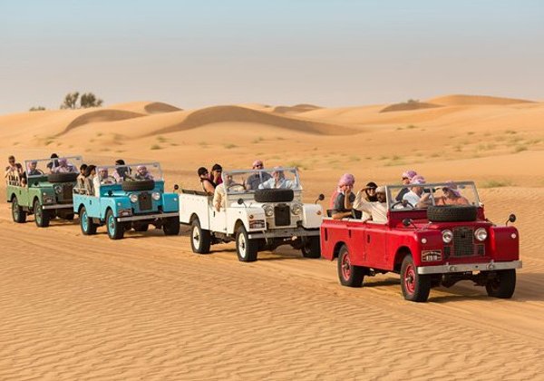 Ретро-сафари на джипах Land Rover 1950-х по экопарку Аль-Мармум