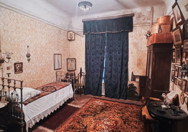 Индивидуальная экскурсия: тур по дворам и парадным с квартирой Распутина - фото 2