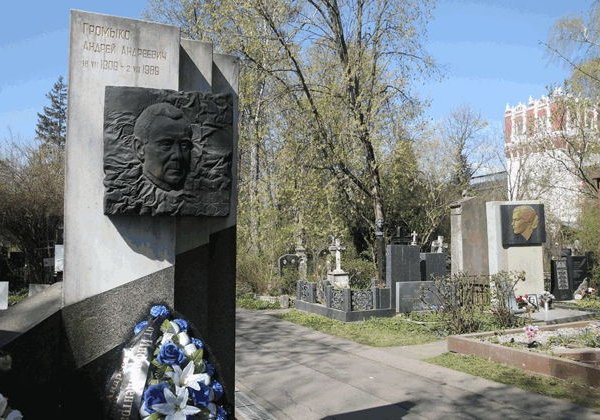 Новодевичий некрополь: постояльцы и их истории. Небанальная аудиопрогулка по Москве - фото 3