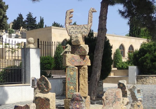 Посёлок Балаханы, Розовое озеро, священная горящая гора Янардаг и зороастрийский храм огня Атешгях - фото 3