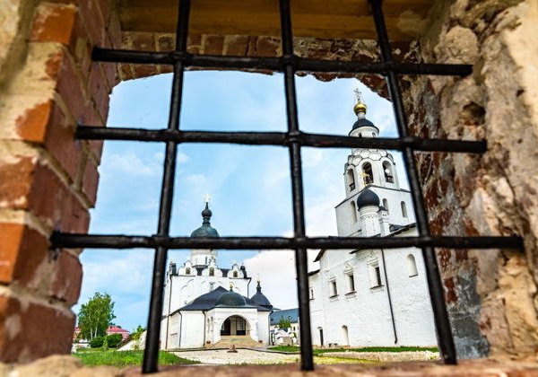 Все древности Свияжска: обзорная экскурсия и Музей археологического дерева - фото 2