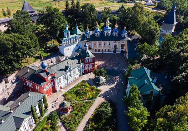 Индивидуальная экскурсия в Псково-Печерский монастырь - фото 1