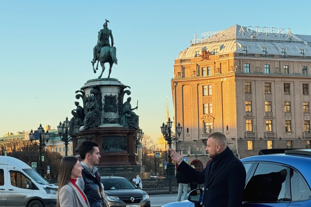 Фото - экскурсия: Увидеть все: от классического Петербурга до парадных и стрит-арта на авто