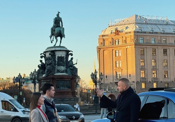 Увидеть все: от парадного Петербурга до парадных и стрит-арта на авто
