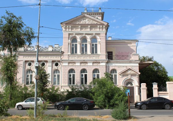 Архитектурный променад по купеческой набережной