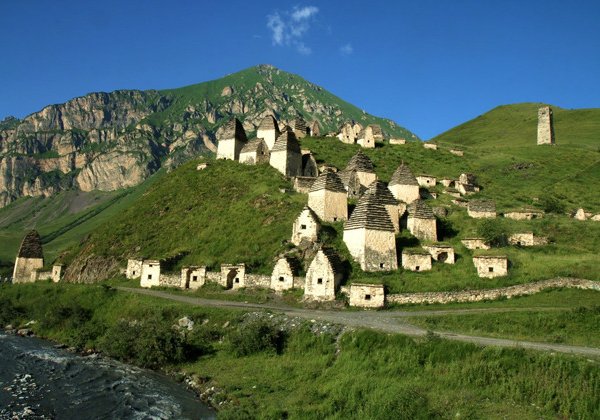 Северная Осетия: от Фиагдона в Город мёртвых и на Лавочку счастья