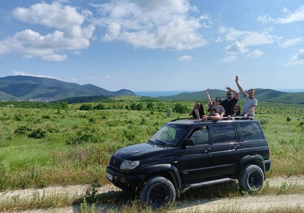 Джиппинг по лучшим местам Анапы: Кипарисовое озеро, Ласточкины гнезда