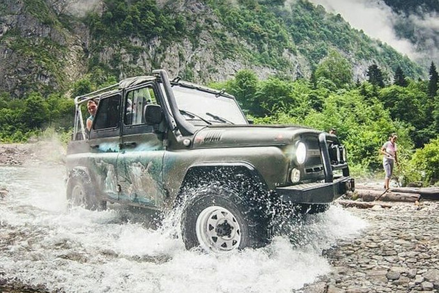 На джипах по Абхазии: Гегский водопад и завтрак королей (из Сухума)