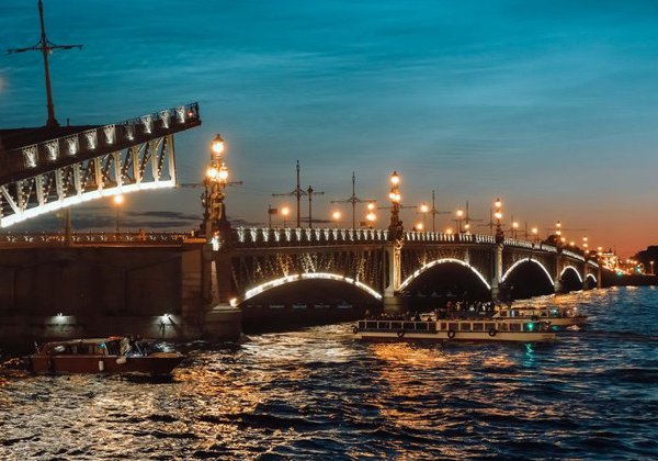 Белые ночи и разводные мосты Санкт-Петербурга