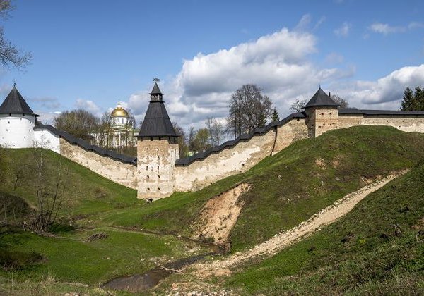 Автобусная экскурсия в Печоры и Изборск с выездом из Пскова - фото 2