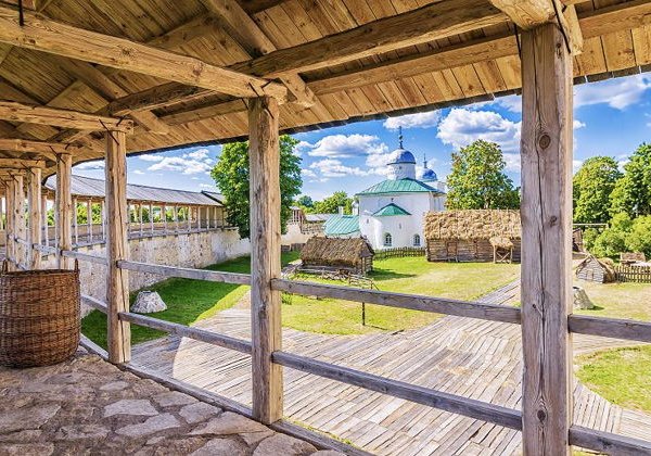 Автобусная экскурсия в Печоры и Изборск с выездом из Пскова - фото 4