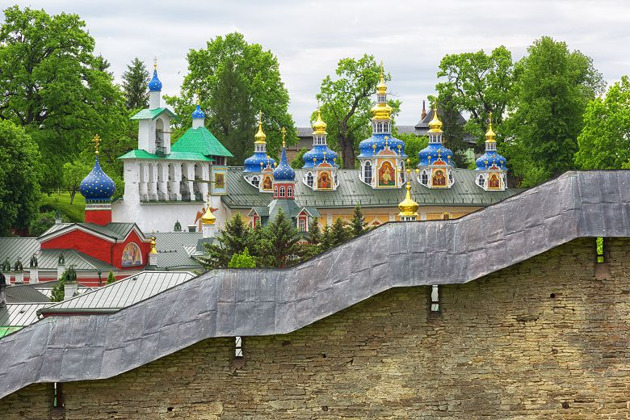 Автобусная экскурсия в Печоры и Изборск с выездом из Пскова