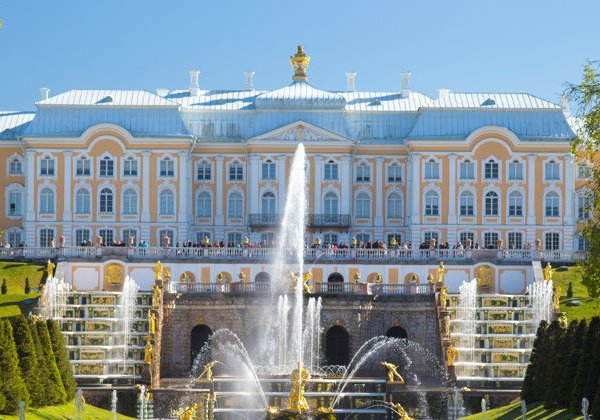 Роскошные залы Большого дворца: автобусная экскурсия в Петергоф  - фото 2