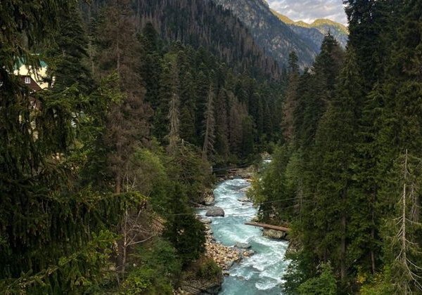 Завораживающая красота Домбая: перевал Гум-Баши, озеро Кара-Кёль и храм - фото 1