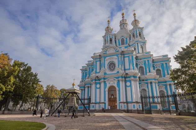 Фото экскурсии - Воплощение небесной красоты в архитектуре Смольного монастыря и его сада - 6