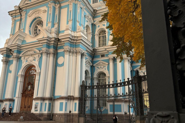 Фото - экскурсия: Воплощение небесной красоты в архитектуре Смольного монастыря и его сада