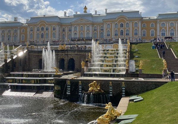 Петергоф: Экскурсия-квест по Нижнему парку «Помоги Тритону» - фото 3