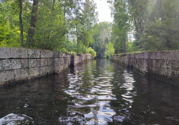 Водная прогулка на катере вдоль побережья  парка Монрепо