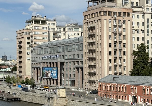 Два Дома. Две судьбы: Дом на набережной и Храм Христа Спасителя