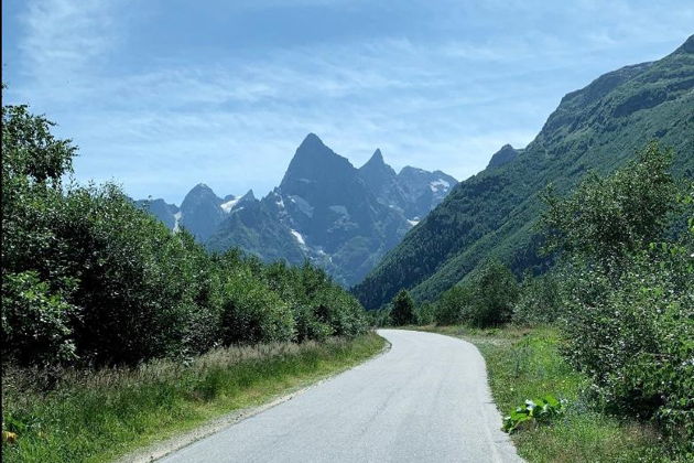 Фото экскурсии - Домбай - райский уголок в малой группе: Гумбаши, Сырные пещеры и Шоанинский храм - 14