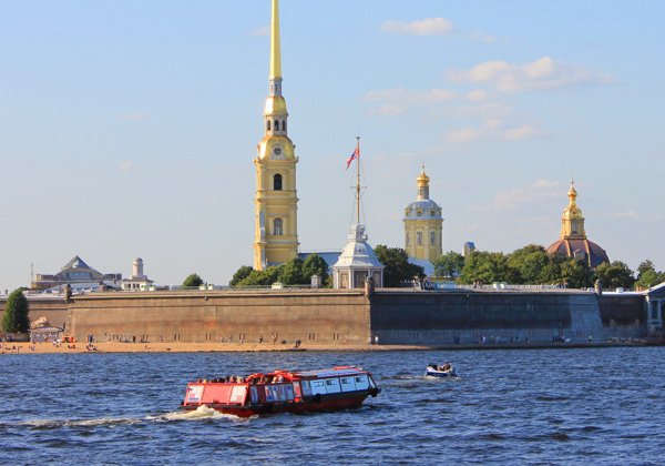 Речная прогулка и полуденный выстрел с воды