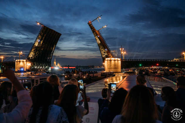 Фото - экскурсия: Прогулка по рекам и каналам Петербурга к мостам с музыкальным сопровождением