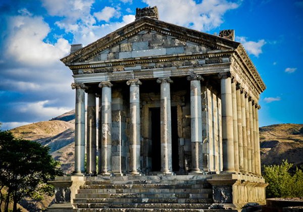 Магия заката: вечерняя прогулка у храма Гарни и чаепитие в горах - фото 2