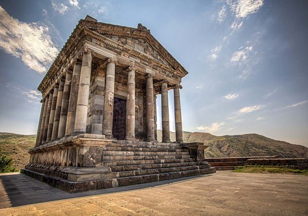 Магия заката: вечерняя прогулка у храма Гарни и чаепитие в горах - фото 3