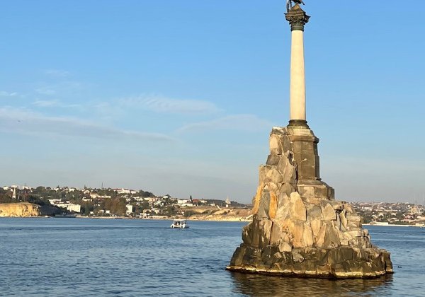 В секретную Балаклаву и героический Севастополь