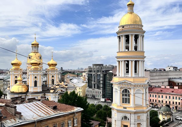 Петербург наизнанку: дворы, парадные и головокружительная панорама