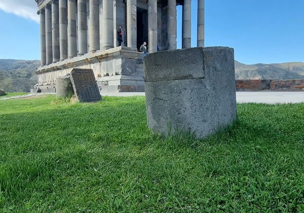 Знакомство с Арменией: Храм Гарни, монастырь Гегард и озеро Севан - фото 3
