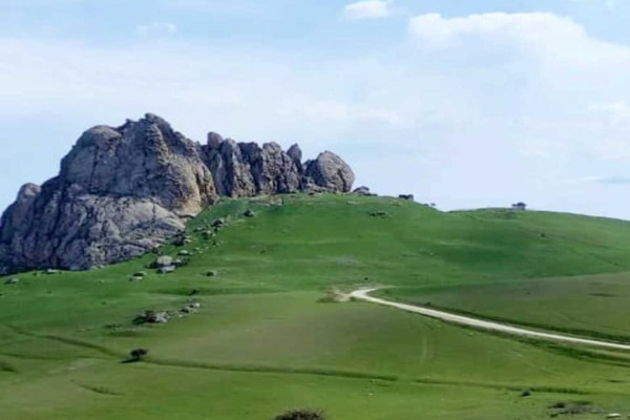 Фото экскурсии - Уникальное путешествие к Розовому озеру, Карамельным горам и Бешбармагу с дегустацией черной икры и обедом в рыбном ресторане - 1