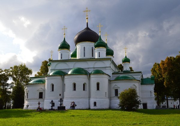 «Угощают земли переславские да петровские»: Переславль-Залесский