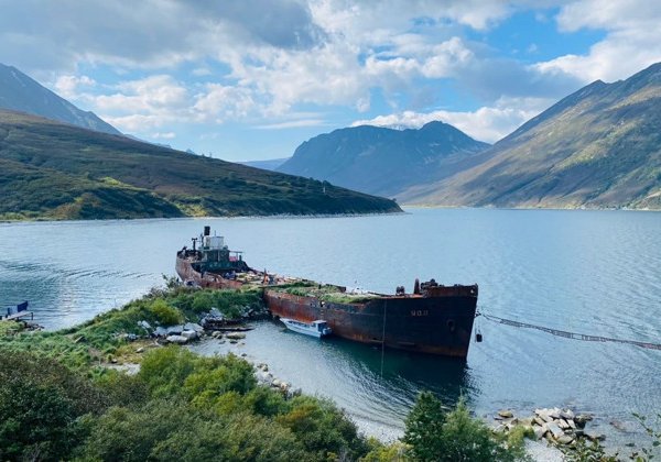 Морская прогулка в Бухту Русскую: высадка, рыбалка и крабовое сафари