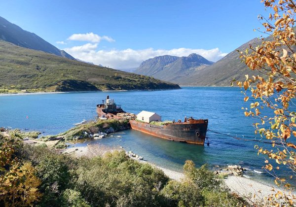 Морская прогулка в Бухту Русскую: высадка, рыбалка и крабовое сафари